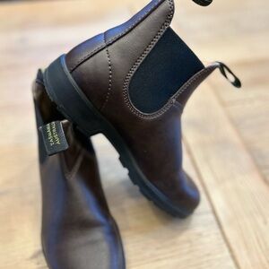 Blundstone Vegan Leather Chelsea Boot size 6 1/2 AUS 9.5 US Women’s 7 1/2 Men’s